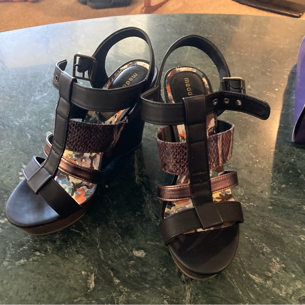 Madden Girl Kaycee wedges